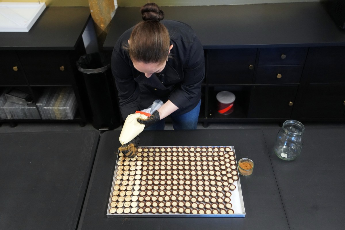 بالصور- صانعة شوكولاتة الأوسكار اسكتلندية تملك متجرا صغيرا... وقطعها النباتية بنكهة الأفلام